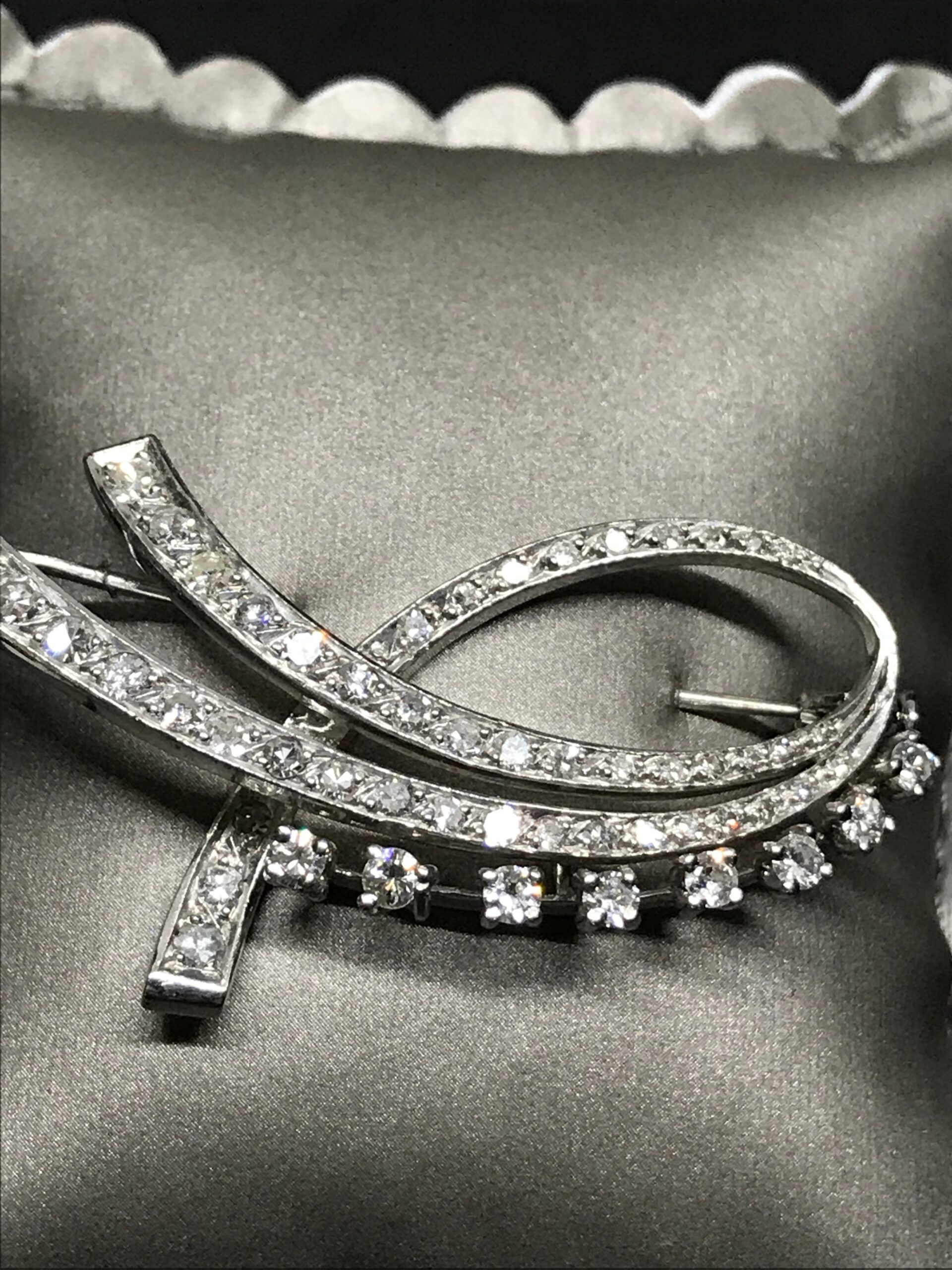 BROCHE DE ORO BLANCO Y DIAMANTES
