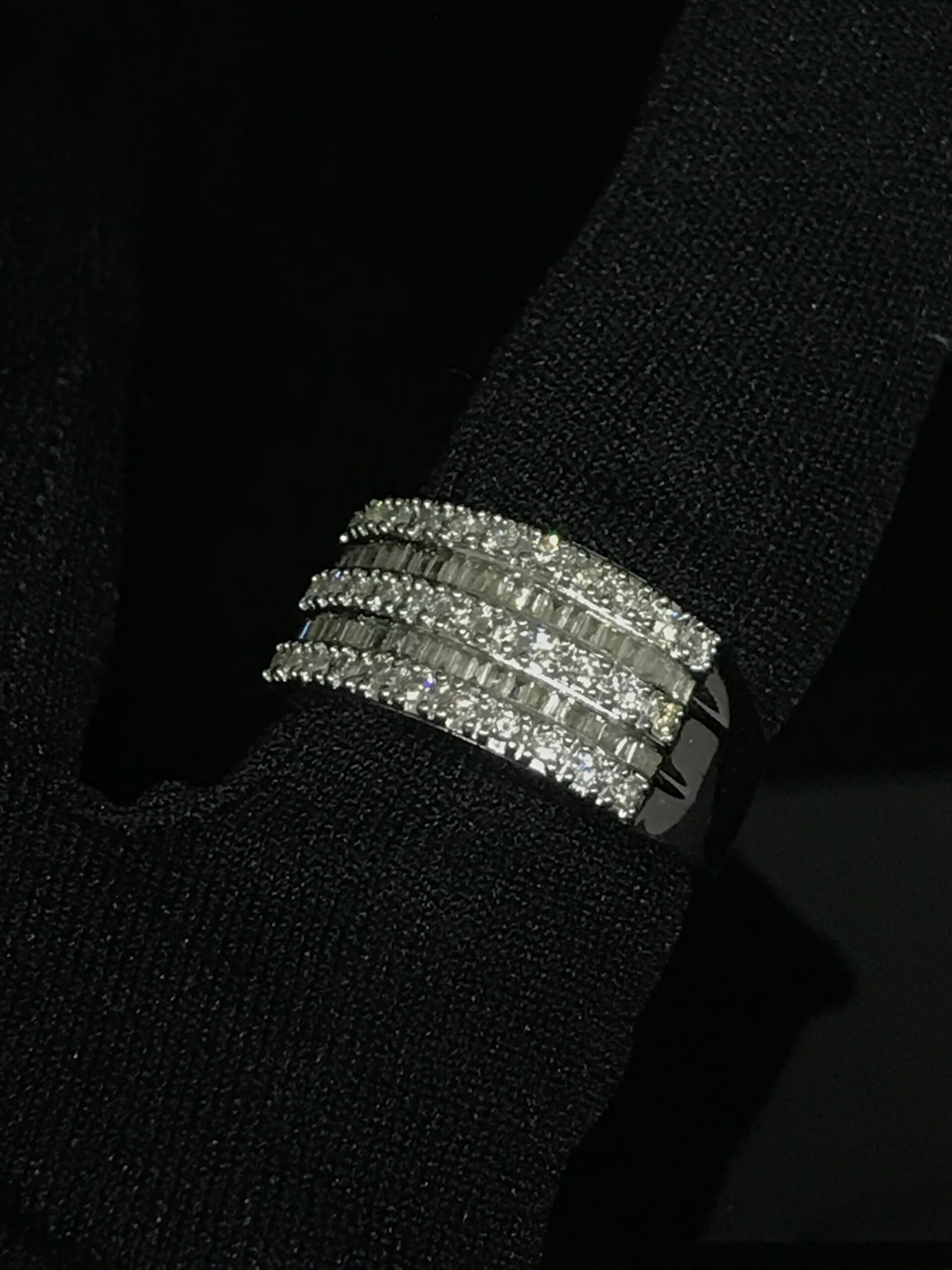 ANILLO DE ORO BLANCO Y DIAMANTES